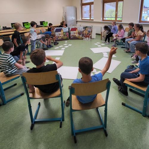 Kinder im Stuhlkreis