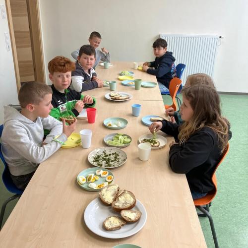 Kinder beim Essen 1