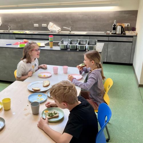 Kinder beim Essen 2