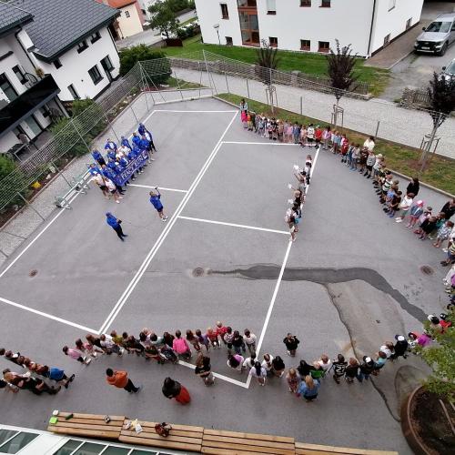 Friedenslauf, Teilnehmer mit Schülern von oben