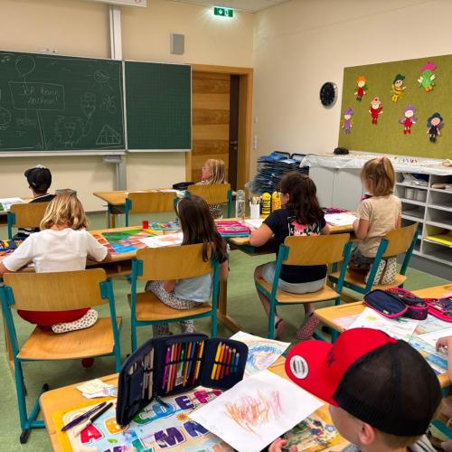 Kinder beim Zeichnen