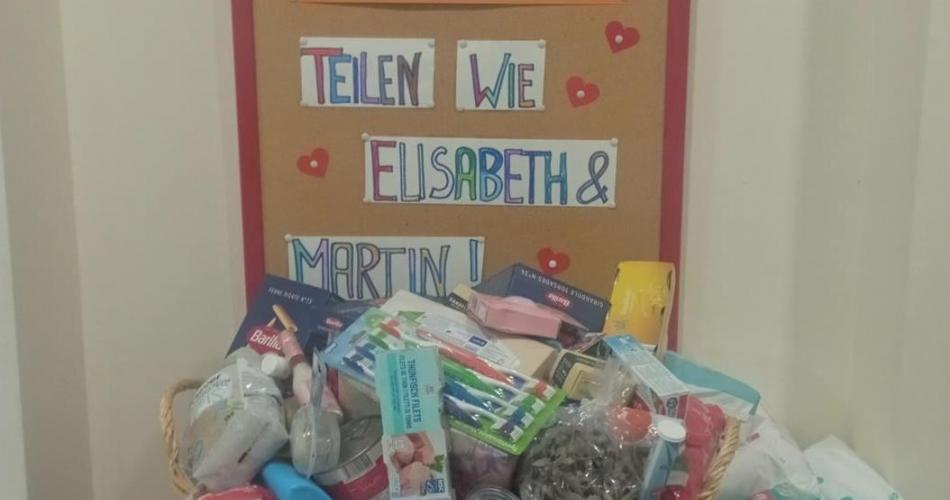 Geschenkskorb mit verschiedenen Artikeln für den Martiniladen